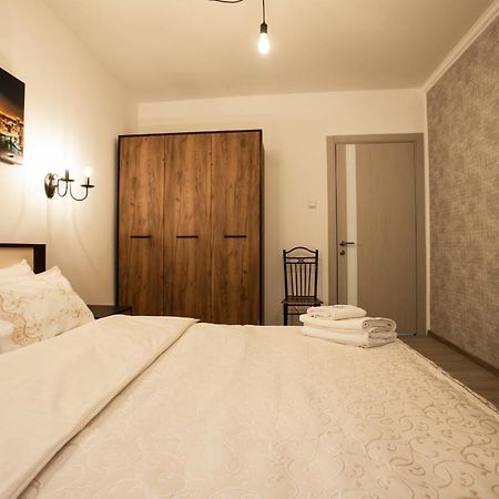 Ultra Lux 3 Rooms Apartment Near Arena City Kiew Exterior foto