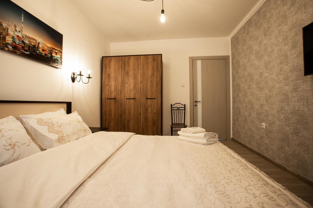 Ultra Lux 3 Rooms Apartment Near Arena City Kiew Exterior foto