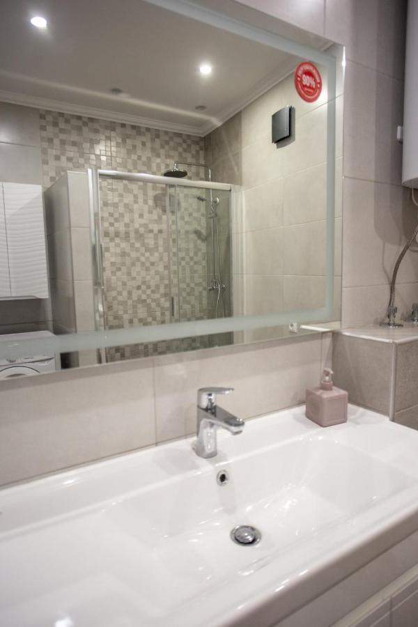Ultra Lux 3 Rooms Apartment Near Arena City Kiew Exterior foto